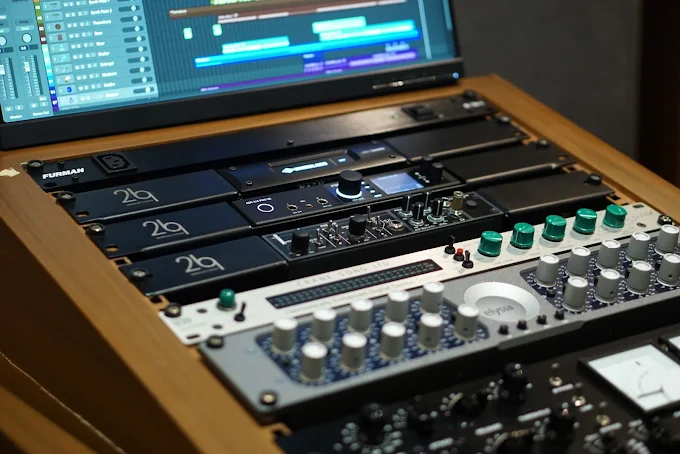 2 bar Q Studios